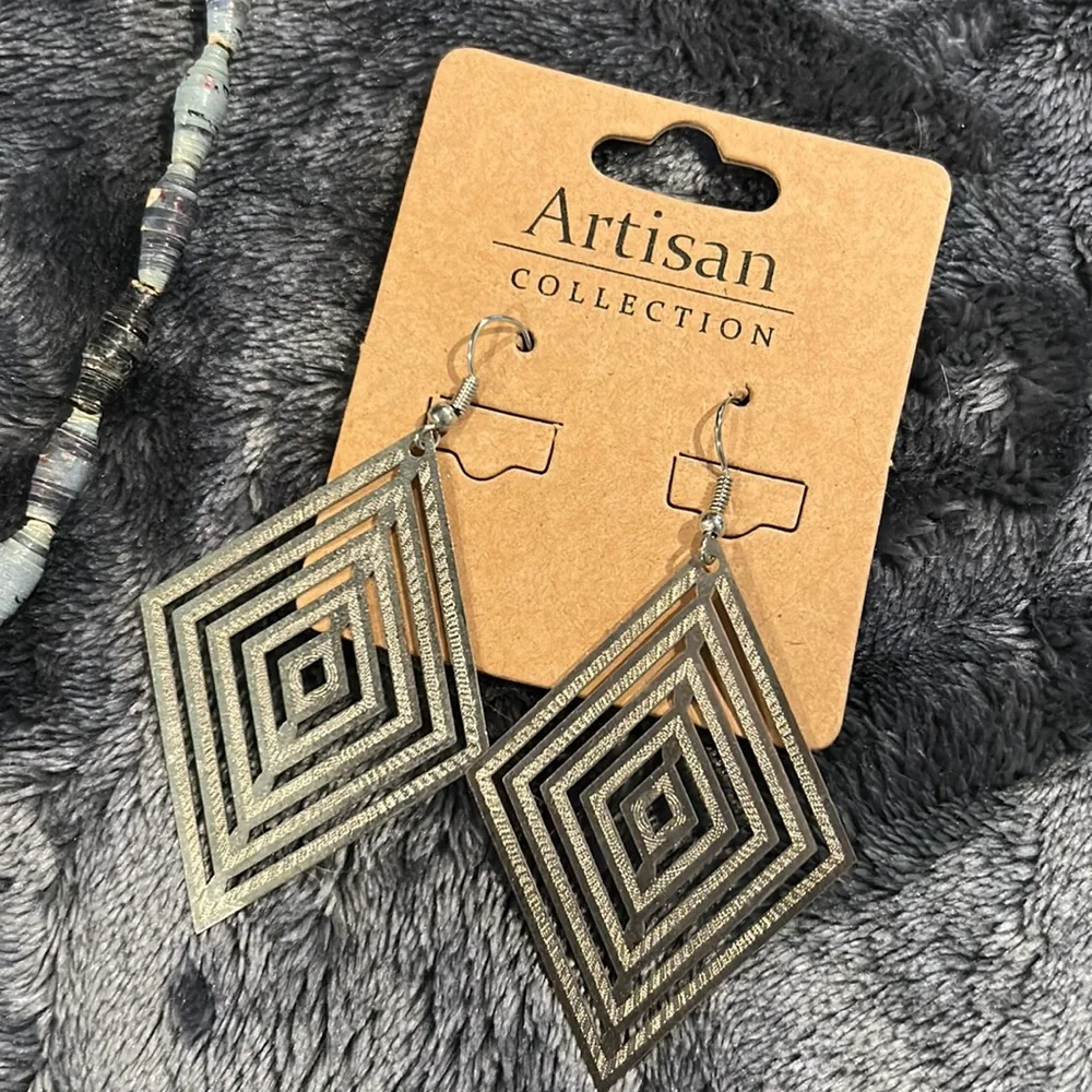 NWT ARTISAN NECKLACE AND EARRINGS - Picture 2 of 5